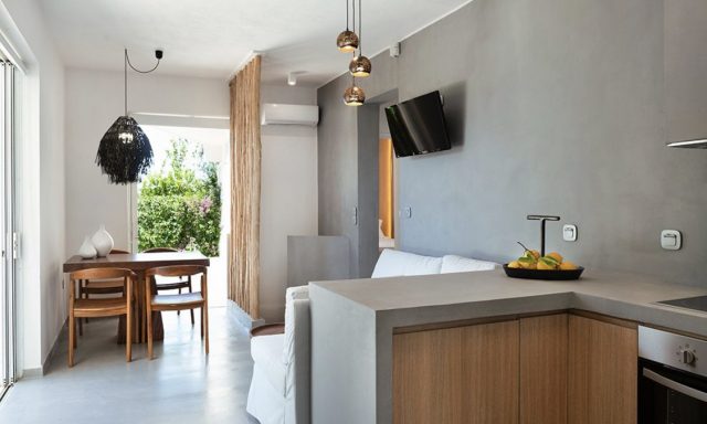 ELISA SEASIDE LUXURY SUITE – ΤΖΑΝΕΤ ΦΙΓΚΕΡΟΑ