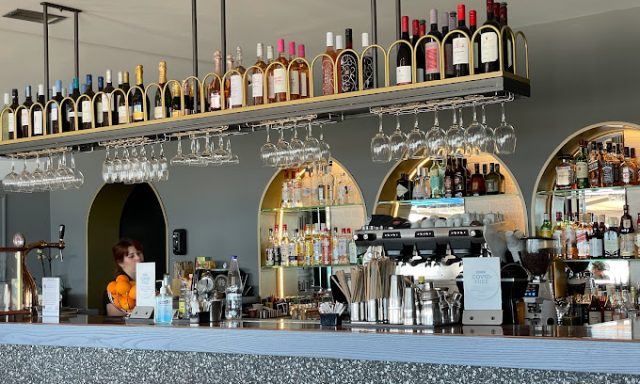 ISALOS ALL DAY FOOD BAR – ΒΡΑΔΗΣ ΣΤΑΜΑΤΙΟΣ