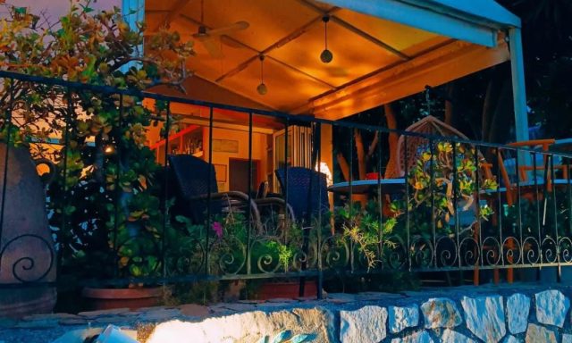 BICORNA ROOMS – ΓΚΟΥΣΤΗ ΜΕΛΙΝΑ