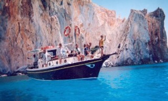 ANDREAS CRUISES ON PERSEAS